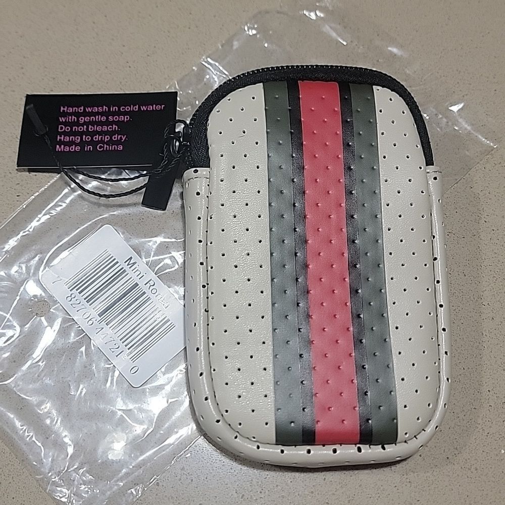 Haute Shore Mini Roma Earpod Pouch - Picture 5 of 11